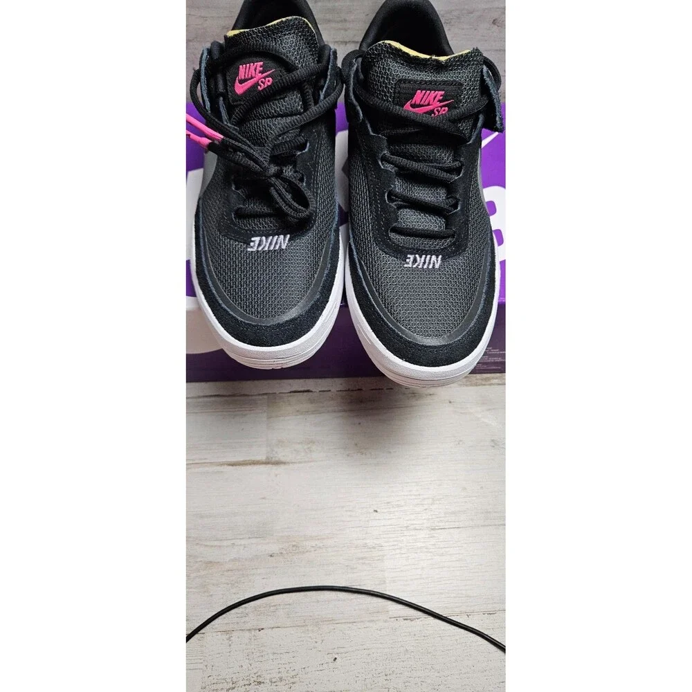 Nike SB Zoom Youth Skate Shoes Black/Pink (FN4210-002) – Size 6Y – New w/ Box